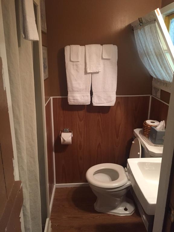 Amber Lantern One-Bedroom Cottage Lake George Ngoại thất bức ảnh